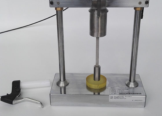 IEC60884 Fig27 Hình 42 Thiết bị kiểm tra va đập trên các chân được cung cấp với tay áo cách điện
