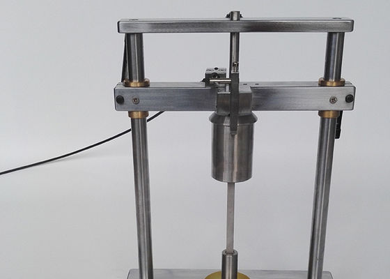 IEC60884 Fig27 Hình 42 Thiết bị kiểm tra va đập trên các chân được cung cấp với tay áo cách điện